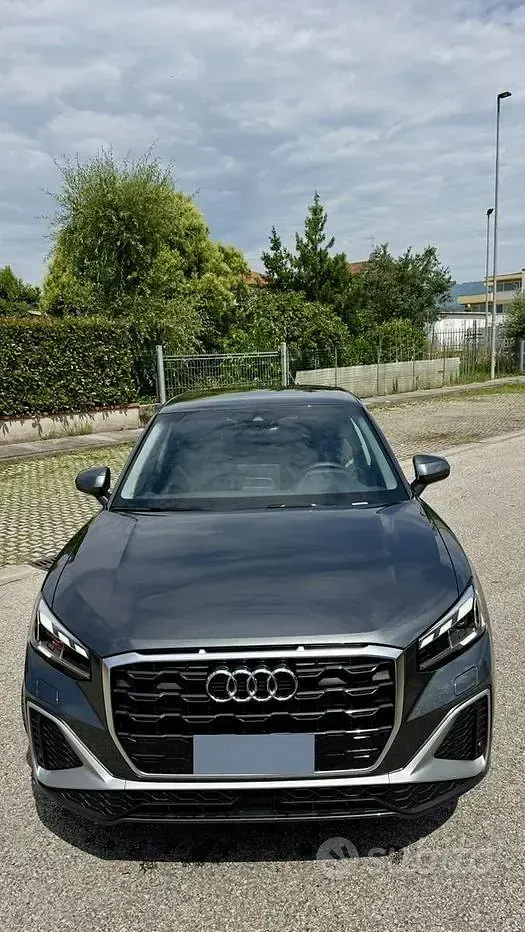 Usata Audi Q2 S-Line 150 CV (110 kW) 2024 Grigio SUV