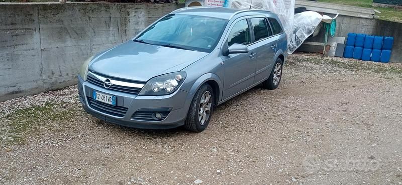 Grigio Usata 2006 Opel Astra Tre volumi | 700 € (Super prezzo) - Immagine 1/4