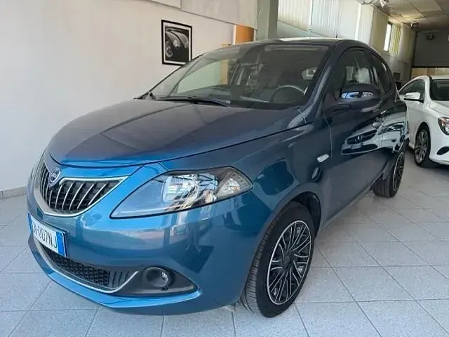 Usata Lancia Ypsilon Gold 69 CV (50 kW) 2023 Blu Utilitaria