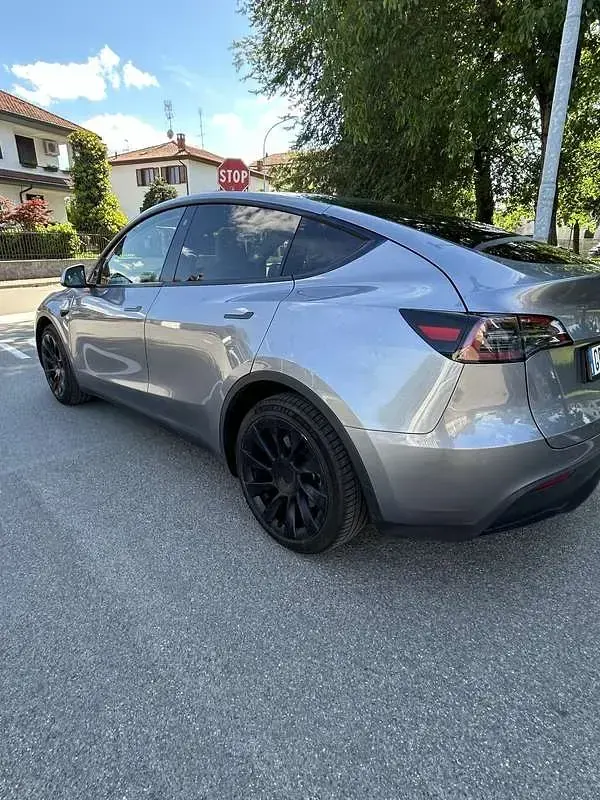 Usata Tesla Model Y 152 kW (208 CV) 2023 SUV