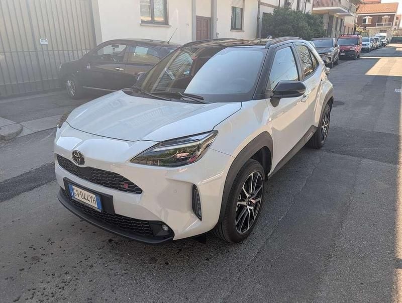 Usata Toyota Yaris Cross Sport 92 CV (67 kW) 2024 Argento SUV