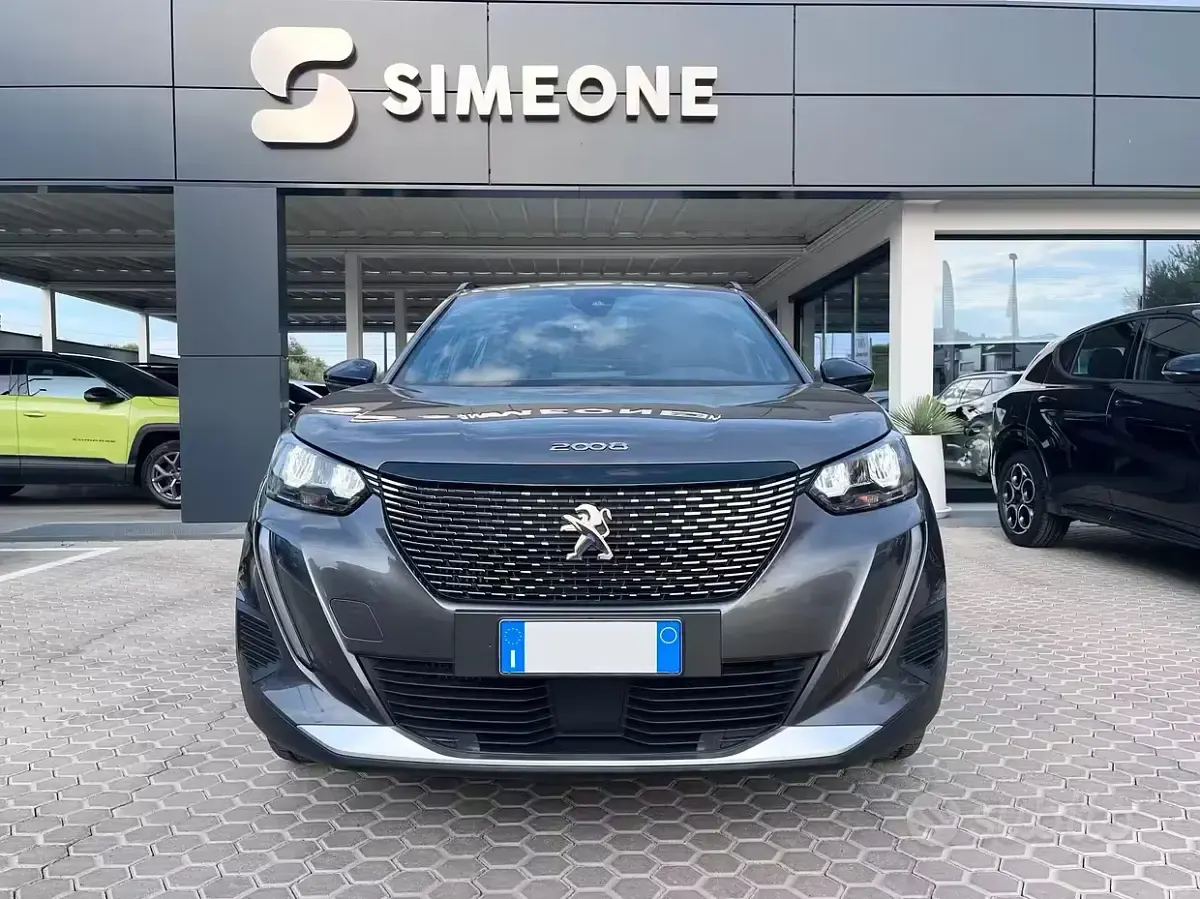 Usata Peugeot 2008 Allure 131 CV (96 kW) 2023 Grigio SUV