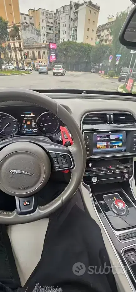 Usata Jaguar XE 180 CV (132 kW) 2015 Bluazzurro Berlina