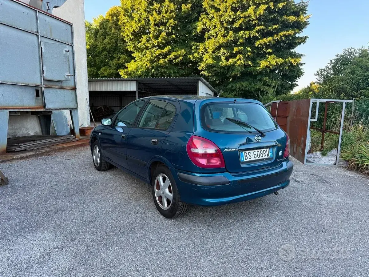 Usata Nissan Almera 90 CV (66 kW) 2002 Blu Berlina