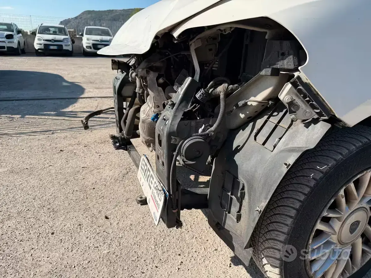 Usata Lancia Ypsilon 85 CV (62 kW) 2014 Grigio Utilitaria