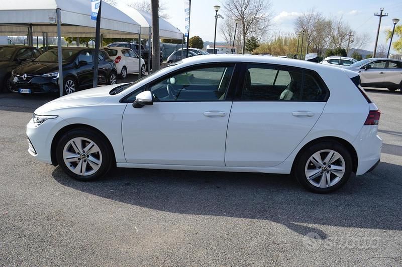 Usata VW Golf VIII Life 110 CV (80 kW) 2023 Bianco Berlina