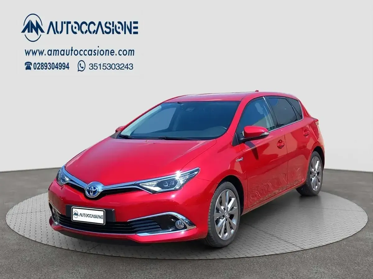 Usata Toyota Auris Hybrid Lounge 99 CV (72 kW) 2016 Bordeaux Berlina