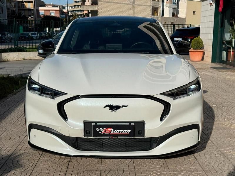 Usata Ford Mustang Extended Range 370 CV (272 kW) 2021 Bianco Berlina