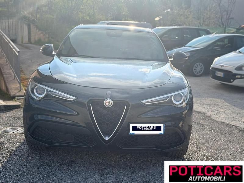 Begagnad Alfa Romeo Stelvio Business 160 HK (117 kW) 2019 Svart SUV