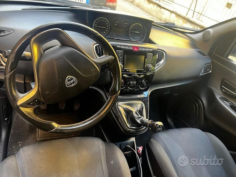 Usata Lancia Ypsilon 69 CV (50 kW) 2018 Grigio Utilitaria