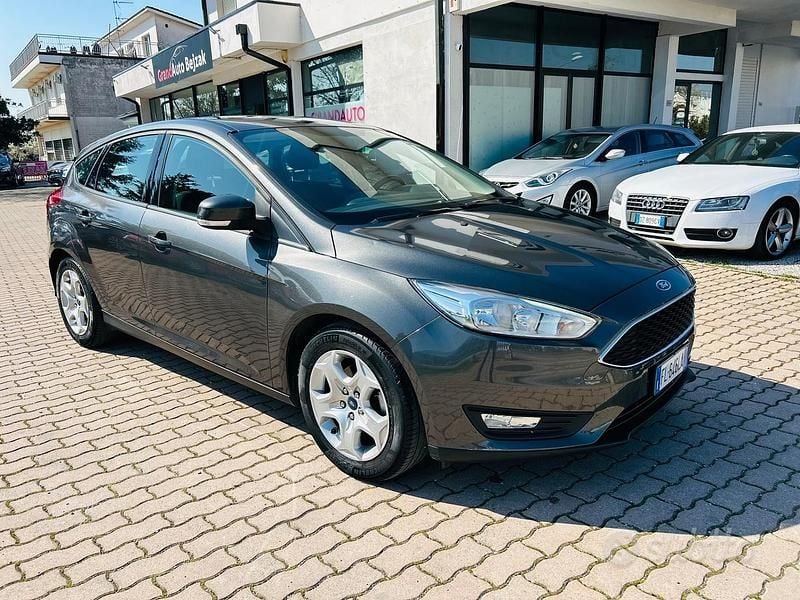Usata Ford Focus Titanium 120 CV (88 kW) 2017 Grigio Berlina