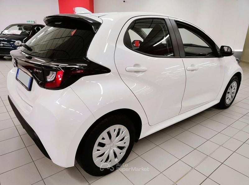Gebraucht Toyota Yaris Hybrid Active 92 PS (67 kW) 2025 Weiß Kleinwagen