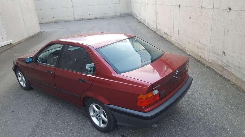 Usata BMW 318 116 CV (85 kW) 1990 Other Berlina