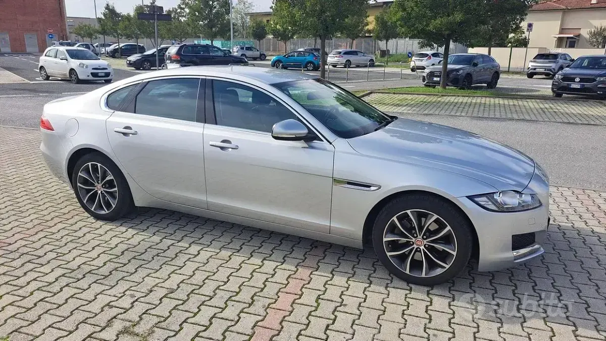 Usata Jaguar XF 179 CV (131 kW) 2017 Grigio Berlina