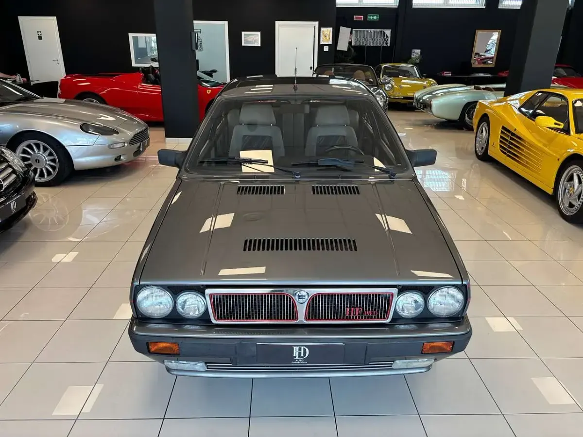 Usata Lancia Delta 166 CV (122 kW) 1987 Grigio Utilitaria