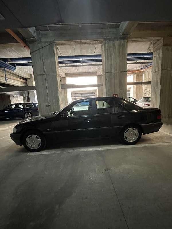 Usata Mercedes C180 Classic 122 CV (89 kW) 1997 Nero Berlina