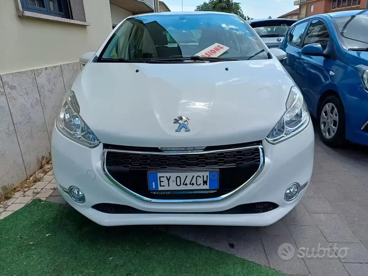 Usata Peugeot 208 Active 68 CV (50 kW) 2016 Bianco Utilitaria