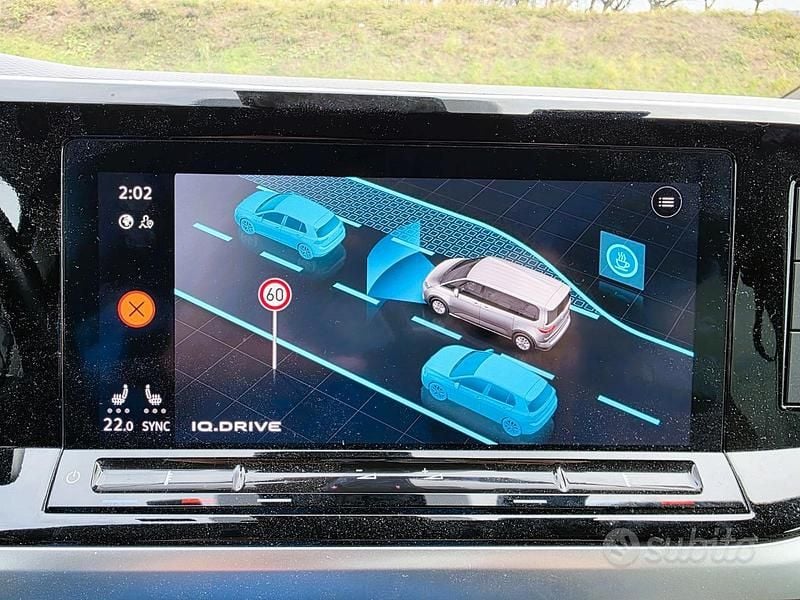 Begagnad VW Multivan 150 HK (110 kW) 2024 Grå Van