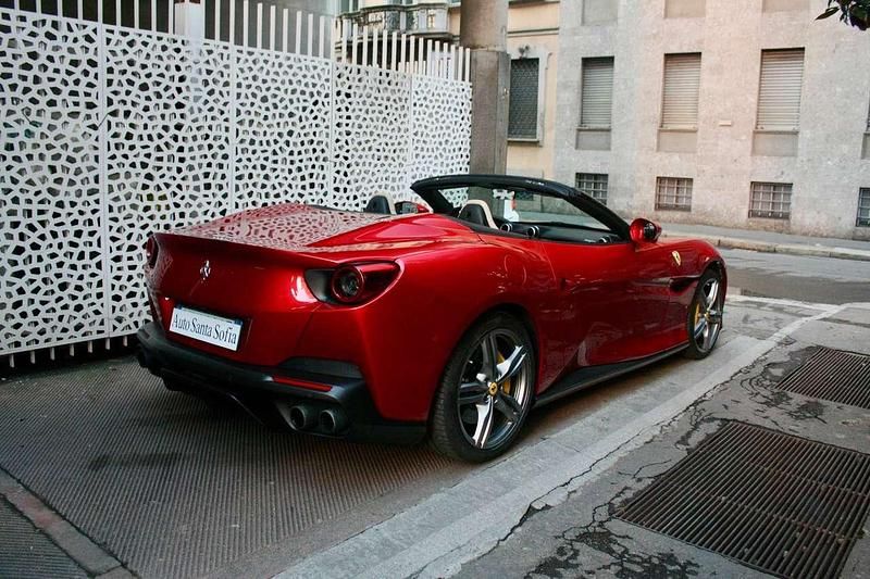 Usata Ferrari Portofino 600 CV (441 kW) 2020 Rosso portofino met. Cabrio
