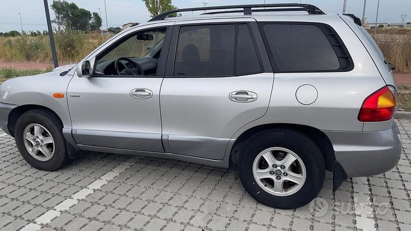 Grigio Usata 2002 Hyundai Santa Fe SUV | 2800 € (Buon prezzo) - Immagine 1/4