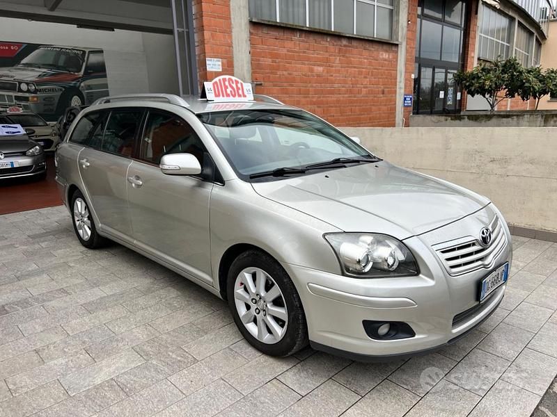 Usata Toyota Avensis 126 CV (92 kW) 2007 Grigio Station wagon