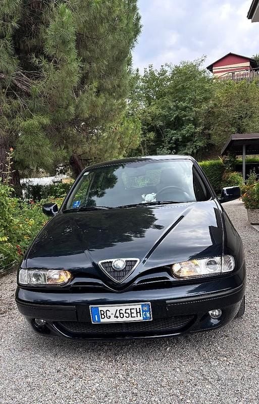 Usata Alfa Romeo 145 103 CV (75 kW) 2000 Blu Utilitaria