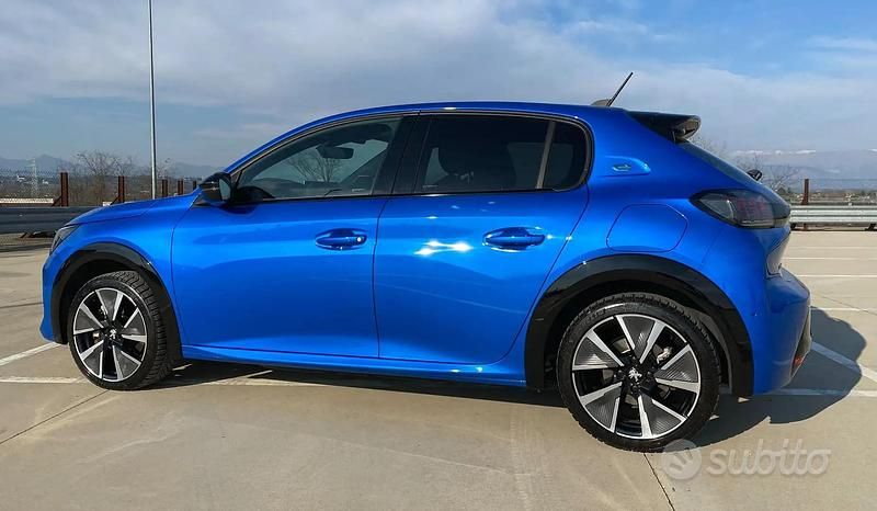 Usata Peugeot e-208 100 kW (136 CV) 2020 Utilitaria