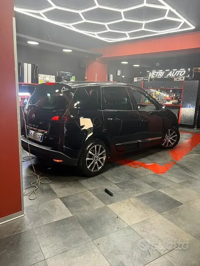 Usata Renault Scénic III 110 CV (80 kW) 2012 Nero Monovolume