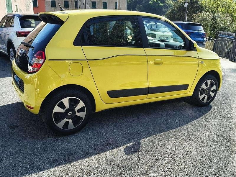 Usata Renault Twingo SE 70 CV (51 kW) 2015 Giallo pastello Utilitaria