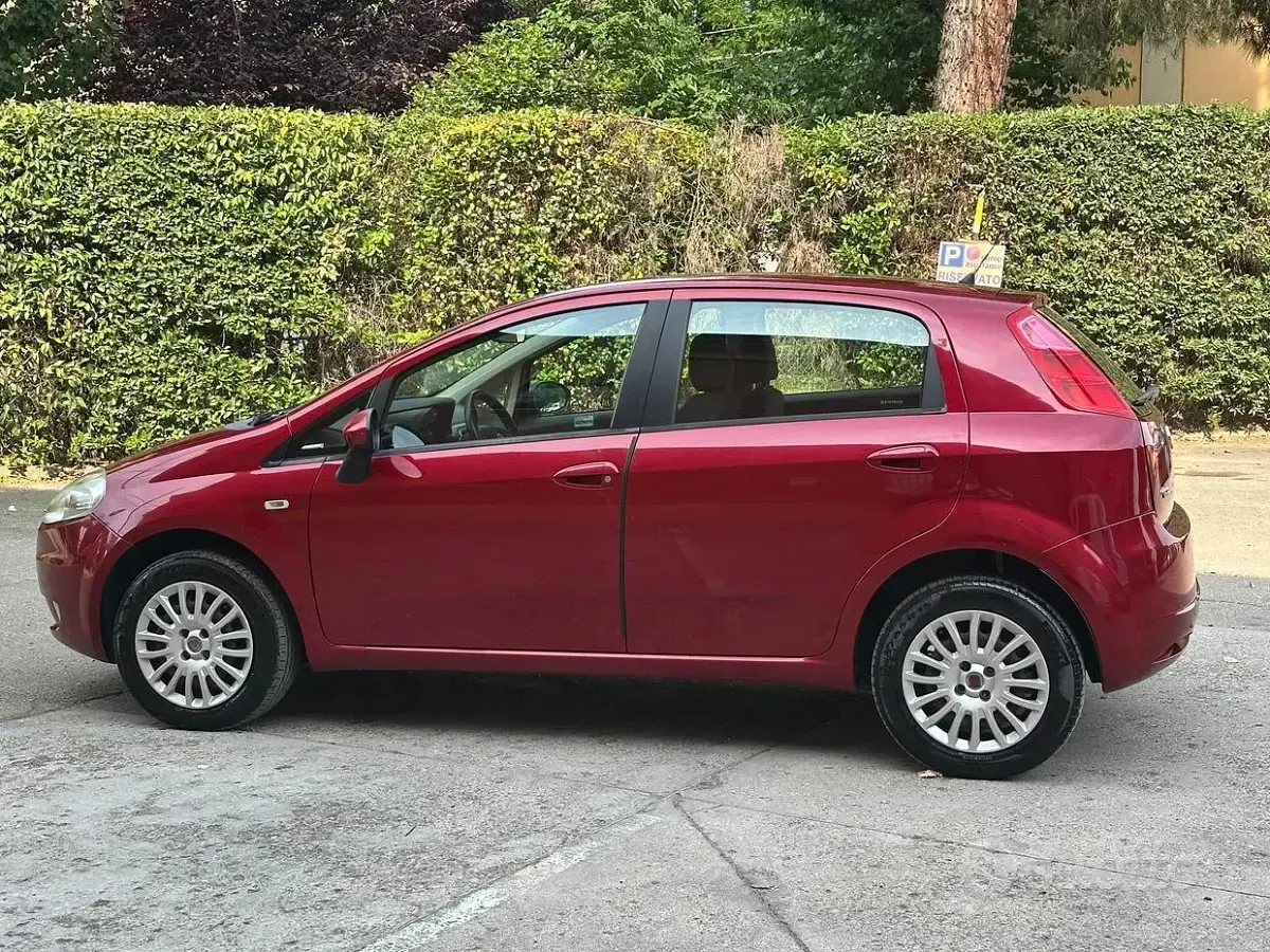 Usata Fiat Grande Punto Dynamic 69 CV (50 kW) 2009 Rosso Utilitaria