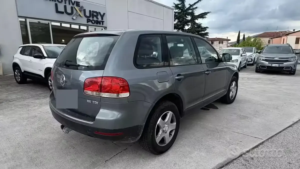 Usata VW Touareg 174 CV (127 kW) 2004 Grigio SUV