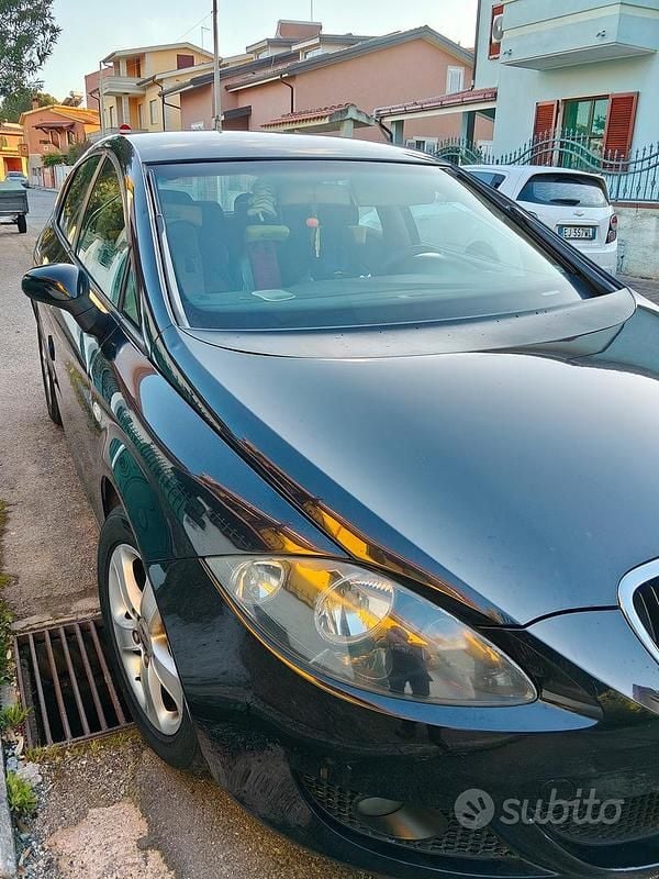 Begagnad Seat Leon 105 HK (77 kW) 2007 Svart Halvkombi