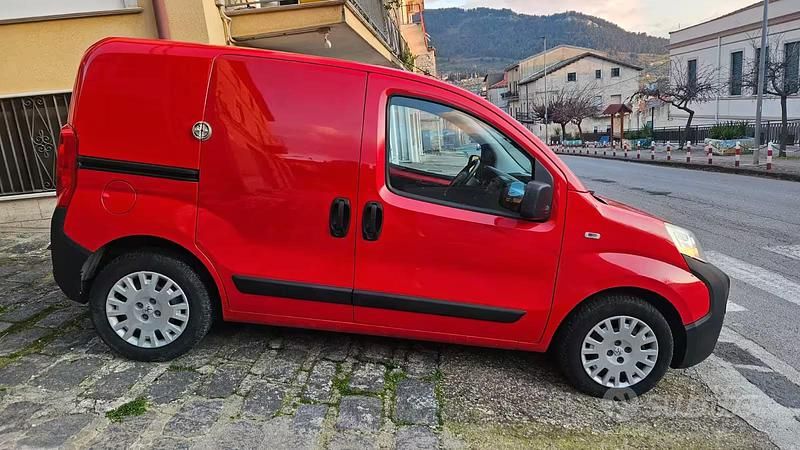 Usata Peugeot Bipper 75 CV (55 kW) 2014 Rosso Monovolume