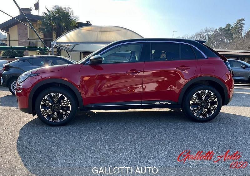 Nuova Fiat 600 La Prima 110 CV (80 kW) 2025 Bicolore rosso passione tet SUV