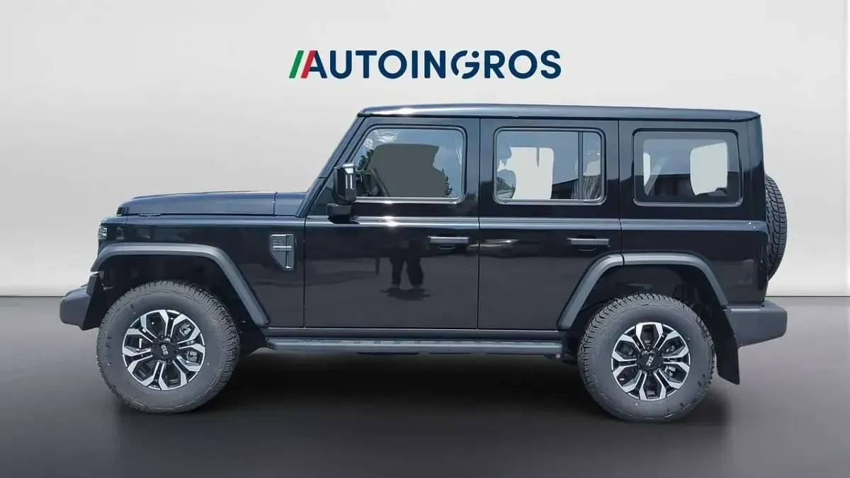 Nuova EMC 212 166 CV (122 kW) 2026 Nero SUV