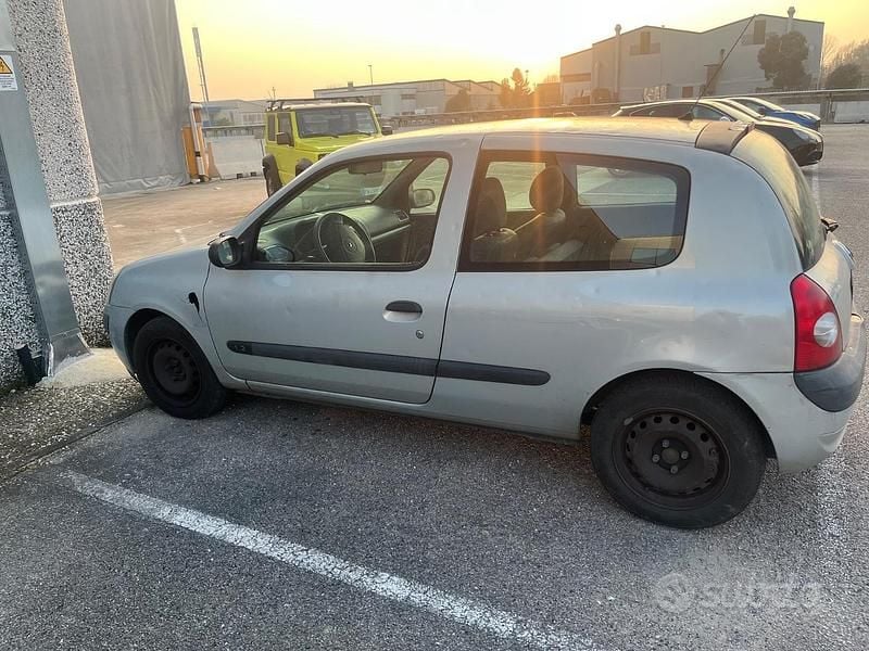 Usata Renault Clio II 2005 Grigio