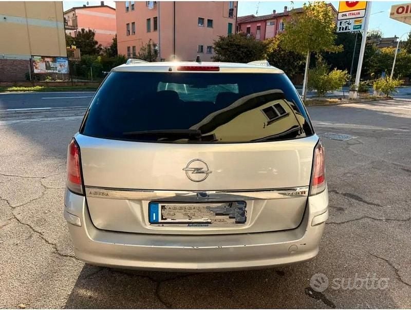 Usata Opel Astra Cosmo 125 CV (91 kW) 2008 Grigio Station wagon