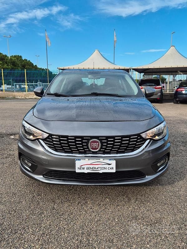 Usata Fiat Tipo Lounge 95 CV (69 kW) 2016 Grigio Berlina