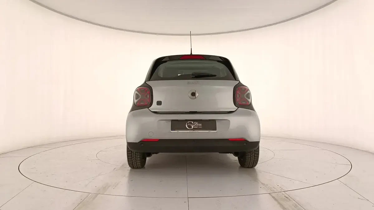 Usata Smart ForFour Electric Drive Passion 41 kW (56 CV) 2020 Grigio Berlina