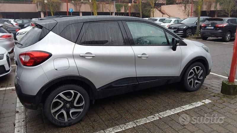 Usata Renault Captur 110 CV (80 kW) 2017 Grigio SUV
