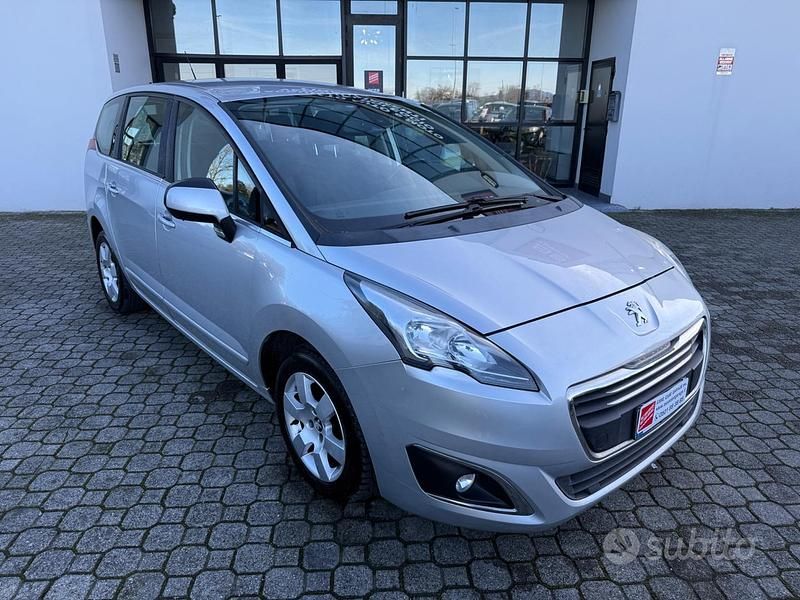 Usata Peugeot 5008 Active 114 CV (83 kW) 2015 Grigio Monovolume
