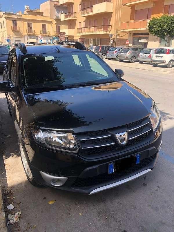 Nero Usata 2015 Dacia Sandero Prestige Due volumi | 5500 € (Buon prezzo) - Immagine 1/1