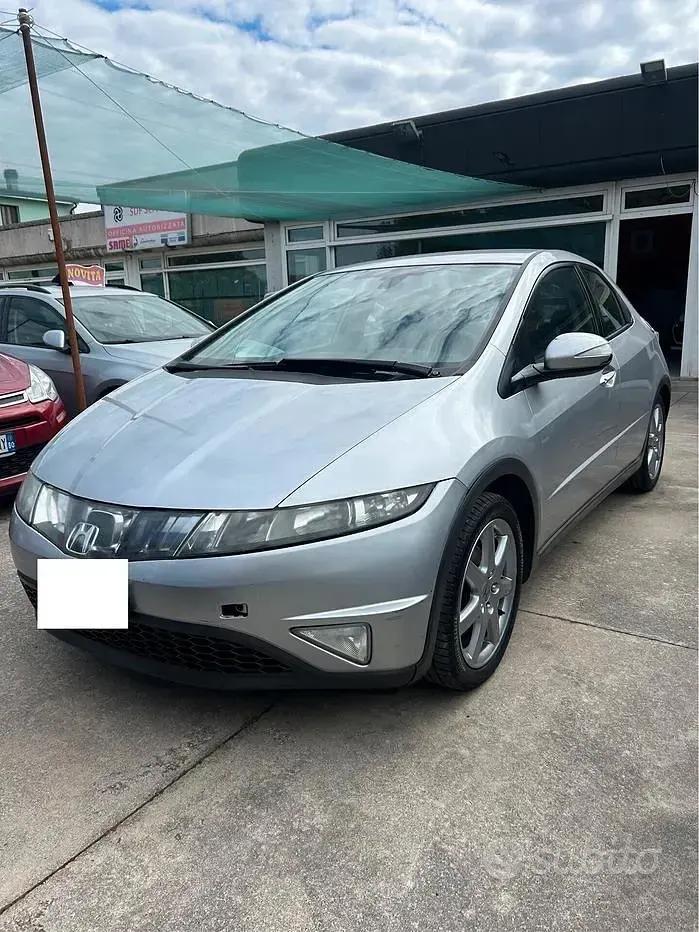 Usata Honda Civic Exclusive 140 CV (102 kW) 2010 Grigio Berlina