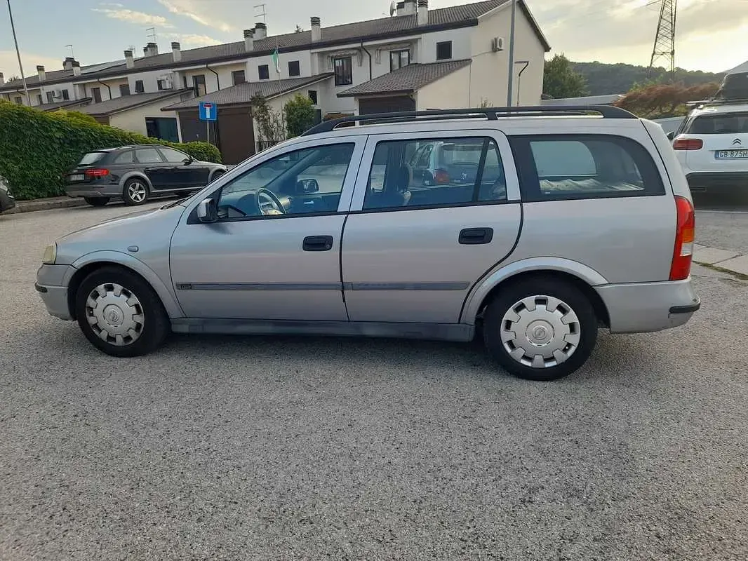 Usata Opel Astra Club 90 CV (66 kW) 2002 Argento Station wagon