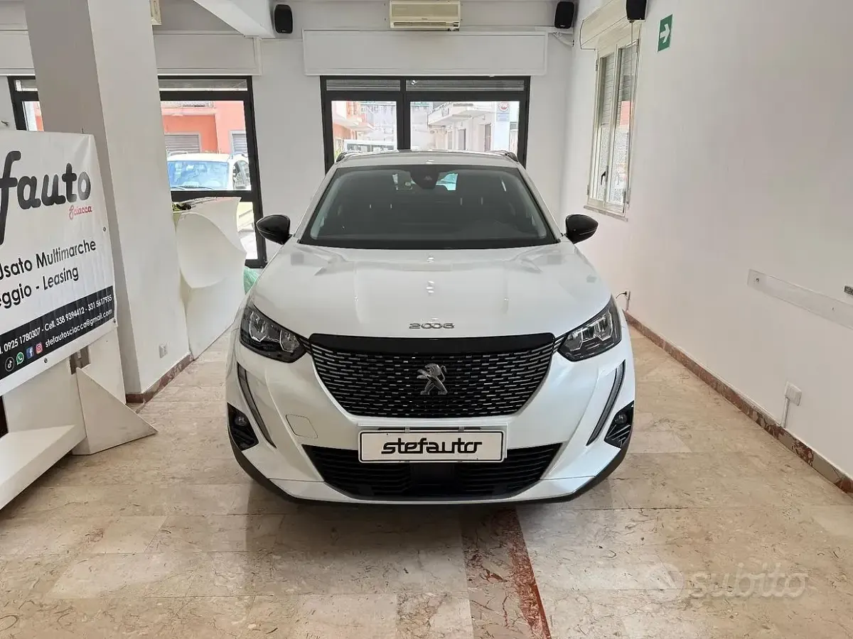 Usata Peugeot 2008 Allure 110 CV (80 kW) 2022 Perlato SUV