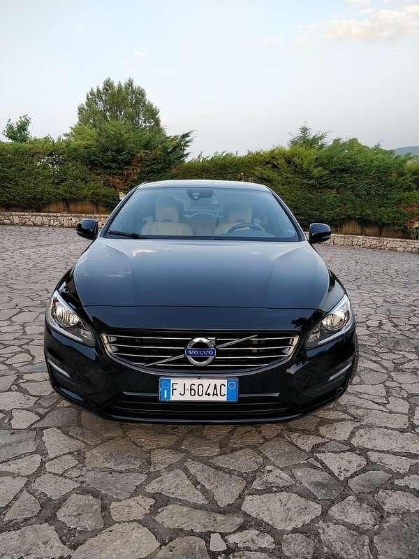 Usata Volvo S60 Dynamic 120 CV (88 kW) 2017 Nero Berlina