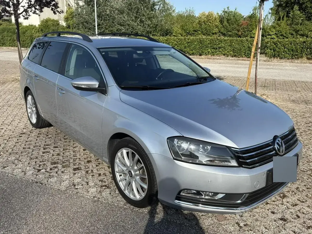 Usata VW Passat 140 CV (102 kW) 2012 Grigio Station wagon