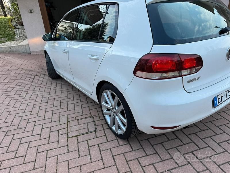 Usata VW Golf VI Highline 105 CV (77 kW) 2010 Bianco Utilitaria