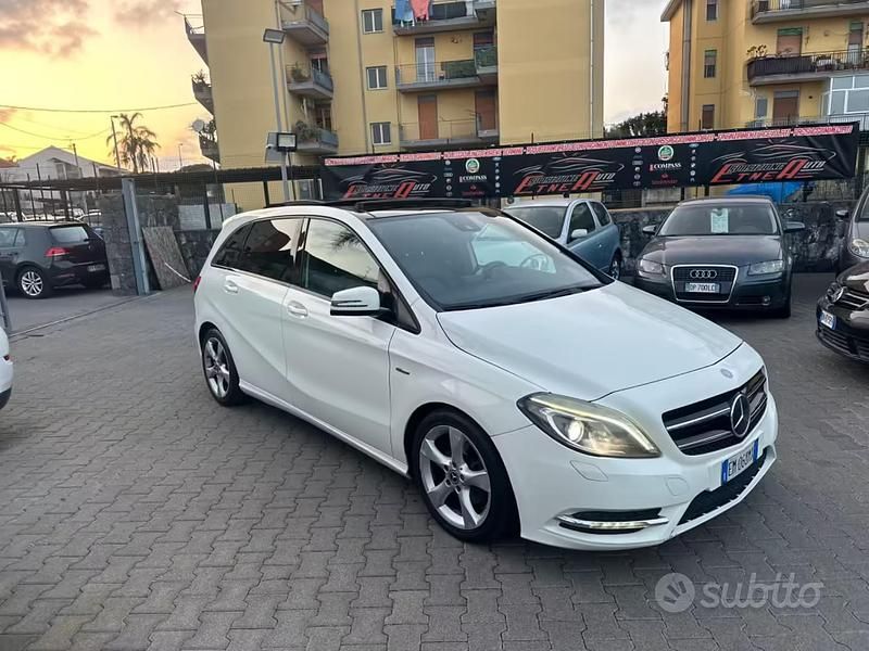 Usata Mercedes B180 Premium 110 CV (80 kW) 2013 Bianco Monovolume