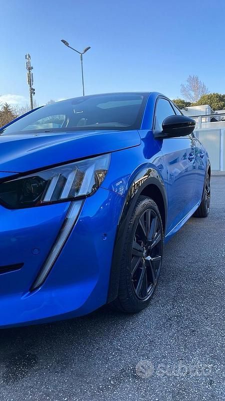 Usata Peugeot 208 GT 102 CV (75 kW) 2022 Blu Utilitaria